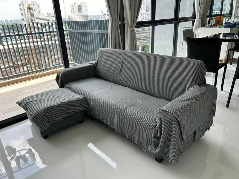 J Gateway, 2 Gateway Drive, 4 Bedrooms, 1,206 sqft, Condominium For Rent, by Li Lin, 500127759 - Living Room - PropertyGuru.com.sg