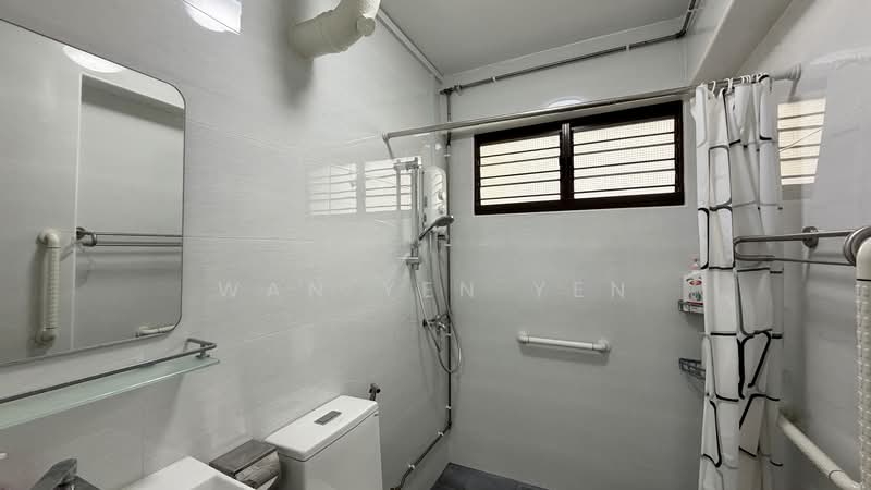420 Hougang Avenue 10, 420 Hougang Avenue 10, 3 Bedrooms, 1,184 sqft, HDB Flat For Rent, by Wan Yen Yen, 500127765 - Bathroom - PropertyGuru.com.sg