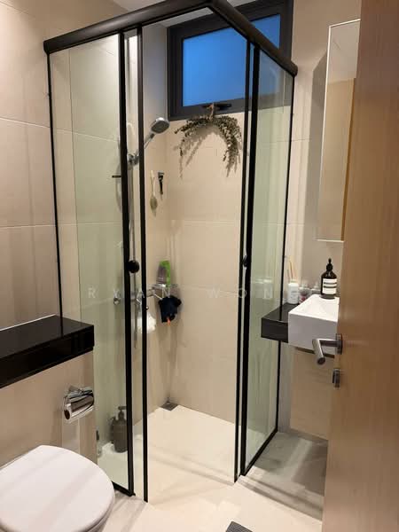 The Beacon, 130 Cantonment Road, 2 Bedrooms, 969 sqft, Apartment For Rent, by Ryan Wong, 500127776 - Bathroom - PropertyGuru.com.sg