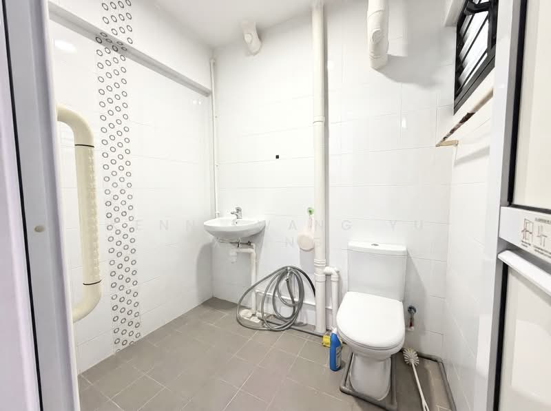 128 Geylang East Avenue 1, 128 Geylang East Avenue 1, 2 Bedrooms, 829 sqft, HDB Flat For Sale, by Kenn Kwang Yu Xiang, 500127787 - Bathroom - PropertyGuru.com.sg