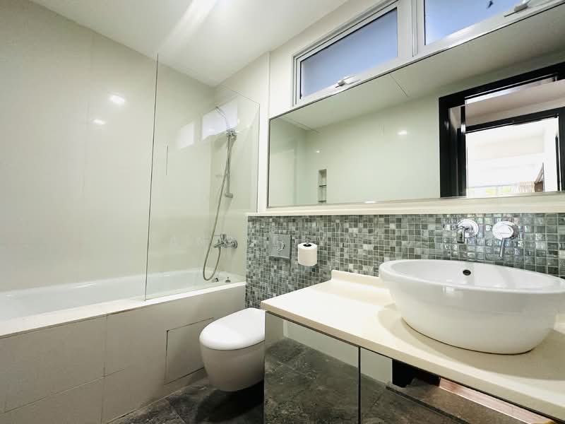 The Mercury, 38 Shanghai Road, 2 Bedrooms, 1,044 sqft, Condominium For Rent, by Angie Yap, 500127805 - Bathroom - PropertyGuru.com.sg