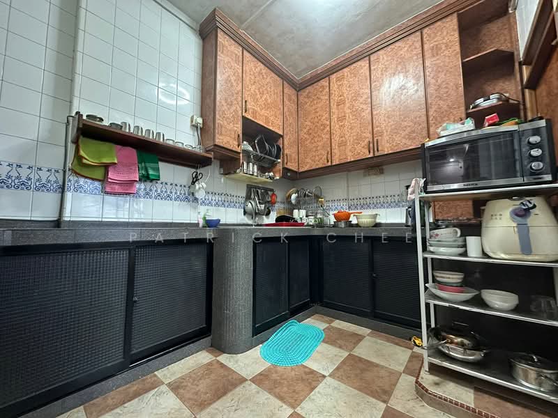 823 Woodlands Street 82, 823 Woodlands Street 82, 4 Bedrooms, 1,420 sqft, HDB Flat For Sale, by Patrick Chee, 500127810 - Kitchen - PropertyGuru.com.sg