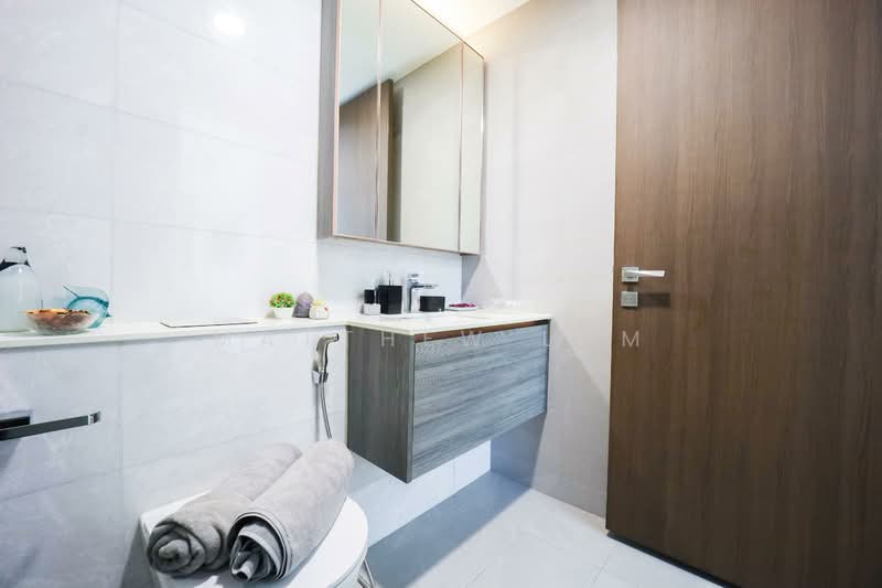 Royalgreen, 2 Anamalai Avenue, 2 Bedrooms, 667 sqft, Condominium For Rent, by Matthew Lam, 500127842 - Bathroom - PropertyGuru.com.sg