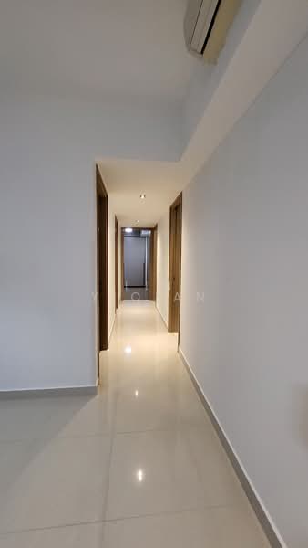 Coco Palms, 29 Pasir Ris Grove, 4 Bedrooms, 1,260 sqft, Condominium For Rent, by Lin Yiqian, 500127853 - Corridor - PropertyGuru.com.sg