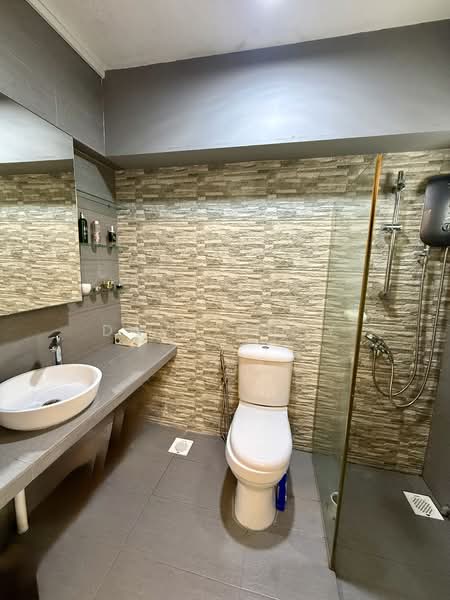 113 Rivervale Walk, 113 Rivervale Walk, 3 Bedrooms, 1,076 sqft, HDB Flat For Sale, by Dave Choy, 500127901 - Bathroom - PropertyGuru.com.sg