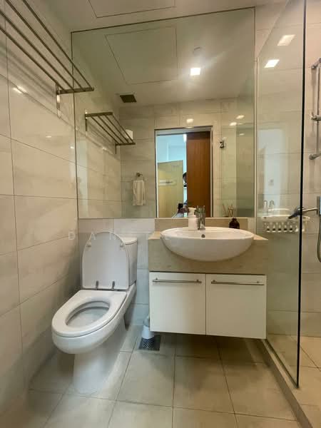 The Central, 8 Eu Tong Sen Street, 646 sqft, Office For Rent, by Daniel Tan, 500127960 - Bathroom - CommercialGuru.com.sg