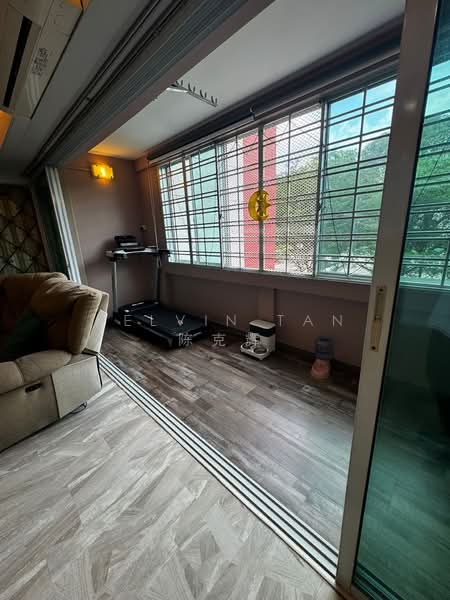 558 Jurong West Street 42, 558 Jurong West Street 42, 3 Bedrooms, 1,614 sqft, HDB Flat For Sale, by Kelvin Tan 陈克辉, 500127978 - Living Room - PropertyGuru.com.sg
