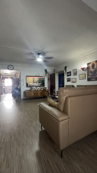 414 Jurong West Street 42, 414 Jurong West Street 42, 3 Bedrooms, 1,108 sqft, HDB Flat For Sale, by Michael Segar, 500127979 - Living Room - PropertyGuru.com.sg