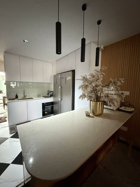 Well Renovated 2 Storey Corner Terrace in Kembangan. Next to Park Connector!, Jalan Paras / Jalan Senang, 4 Bedrooms, 2,400 sqft, Corner Terrace For Sale, by Mak Hui Lyn, 500127988 - Kitchen - PropertyGuru.com.sg