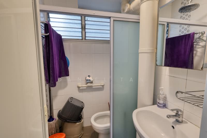 704 Bedok Reservoir Road, 704 Bedok Reservoir Road, 2 Bedrooms, 882 sqft, HDB Flat For Sale, by Daniel Tan, 500127989 - Bathroom - PropertyGuru.com.sg