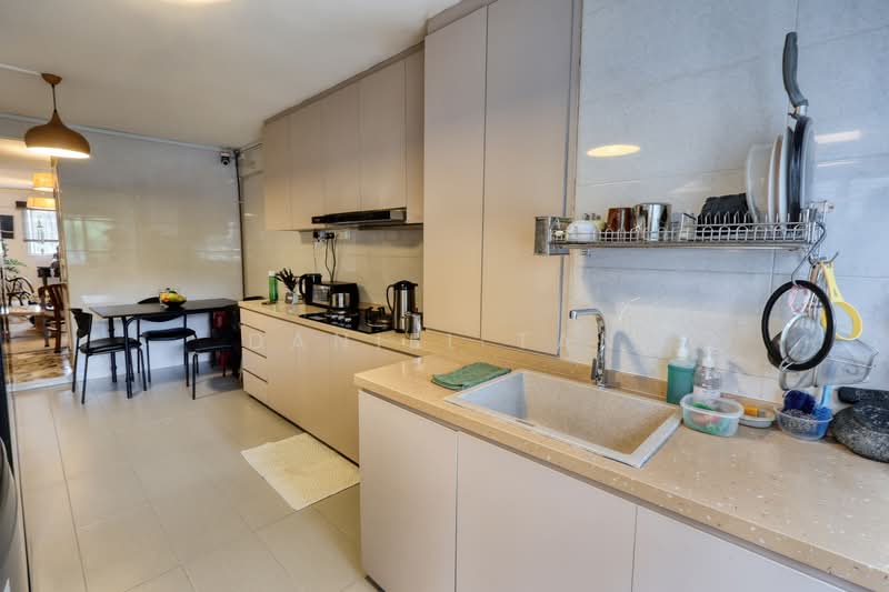 704 Bedok Reservoir Road, 704 Bedok Reservoir Road, 2 Bedrooms, 882 sqft, HDB Flat For Sale, by Daniel Tan, 500127989 - Kitchen - PropertyGuru.com.sg