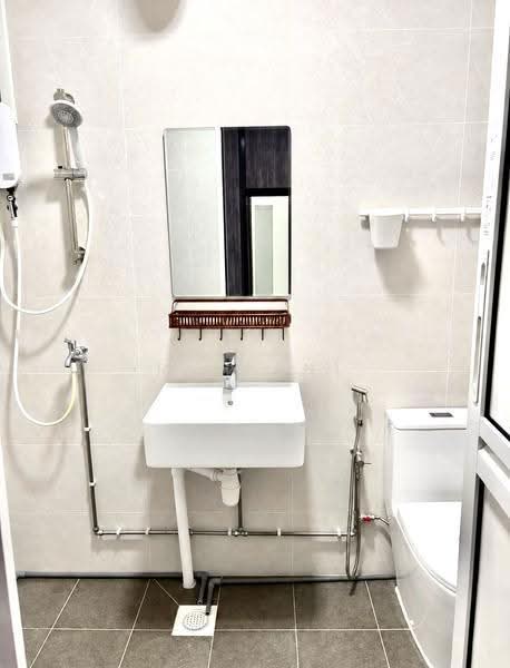 228 Choa Chu Kang Central, 228 Choa Chu Kang Central, Dairy Farm / Bukit Panjang / Choa Chu Kang, 3 Bedrooms, 1,313 sqft, HDB Flat For Sale, by R. Mani, 500128016 - Bathroom - PropertyGuru.com.sg