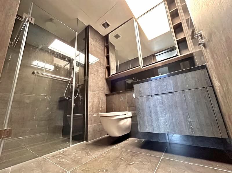 The M, 30 Middle Road, 2 Bedrooms, 592 sqft, Condominium For Sale, by Victoria Chan, 500128021 - Bathroom - PropertyGuru.com.sg