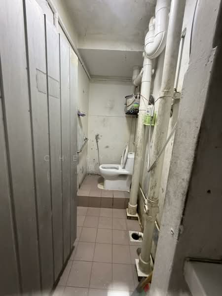 160107, Jalan Bukit Merah, 1,195 sqft, Shop / Shophouse For Sale, by Cheryl Moh 莫楚淇, 500128025 - Bathroom - CommercialGuru.com.sg
