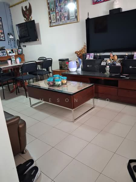 414 Bukit Batok West Avenue 4, 414 Bukit Batok West Avenue 4, 2 Bedrooms, 786 sqft, HDB Flat For Sale, by JAMESON TEO, 500128062 - Living Room - PropertyGuru.com.sg