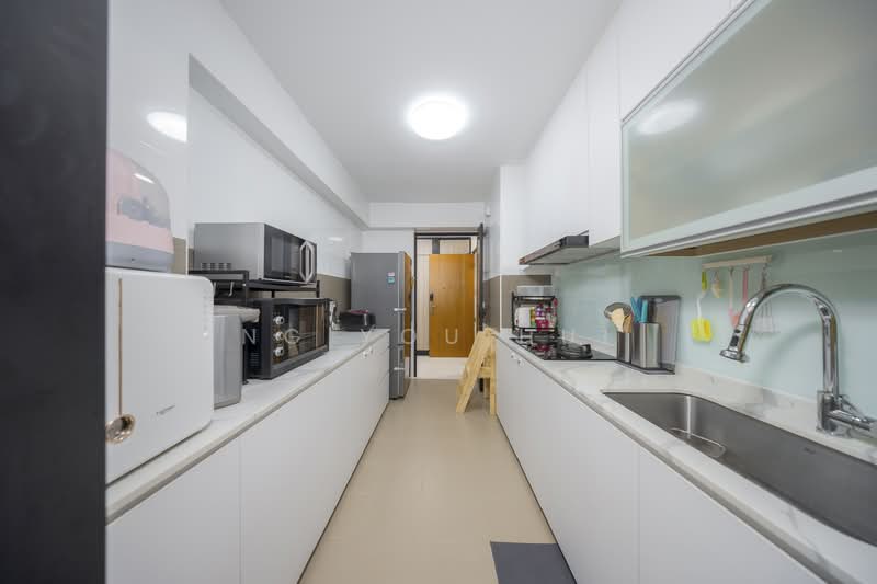 293C Compassvale Crescent, 293C Compassvale Crescent, 3 Bedrooms, 1,001 sqft, HDB Flat For Sale, by Ng You Hui, 500128068 - Enclosed kitchen - PropertyGuru.com.sg