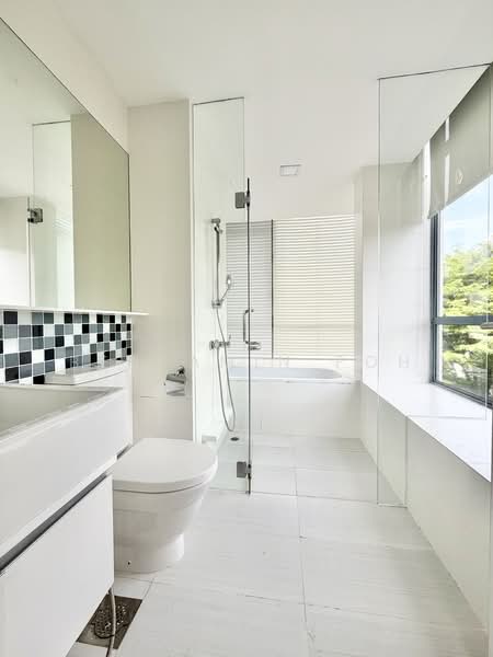 3 BEDDER NEAR AMENITIES & EATERIES, NEXT TO YISHUN!!, , 3 Bedrooms, 1,313 sqft, Condominium For Rent, by Benjamin Poh, 500128069 - Bathroom - PropertyGuru.com.sg