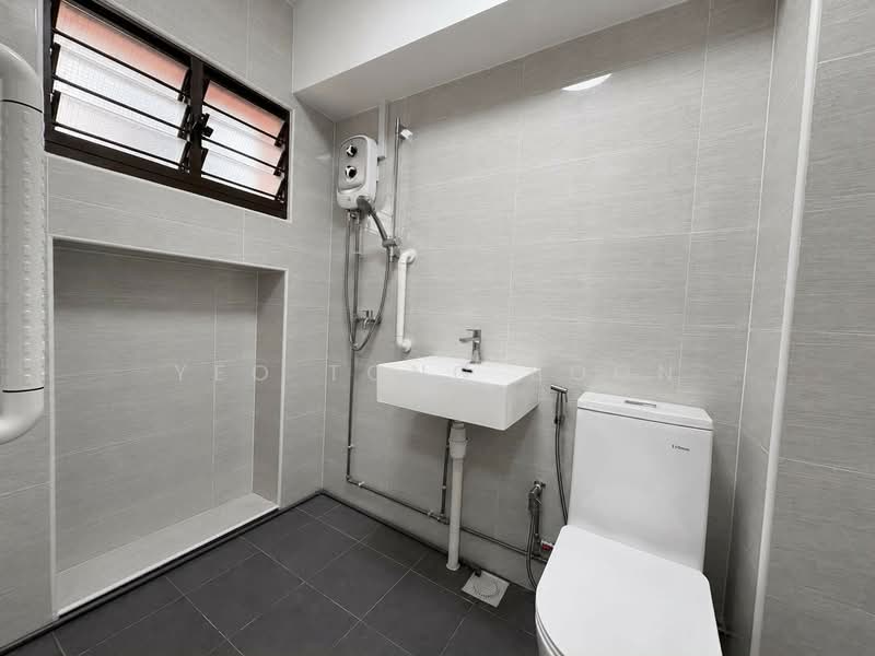 145 Mei Ling Street, 145 Mei Ling Street, 3 Bedrooms, 1,356 sqft, HDB Flat For Sale, by Yeo Tong Boon, 500128073 - Bathroom - PropertyGuru.com.sg