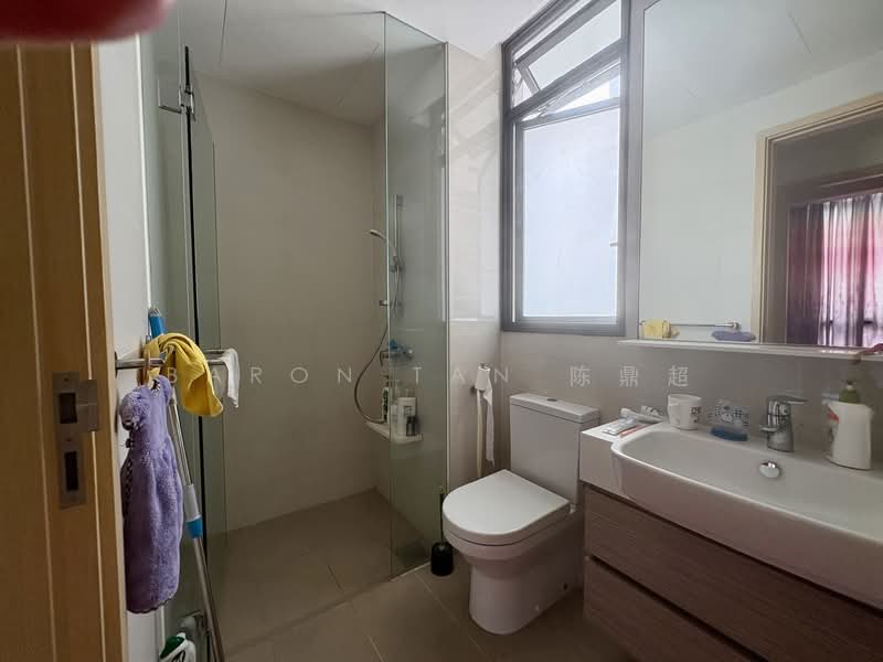 The Luxurie, 21 Compassvale Road, 3 Bedrooms, 1,055 sqft, Condominium For Rent, by Baron Tan 陈鼎超, 500128076 - Bathroom - PropertyGuru.com.sg