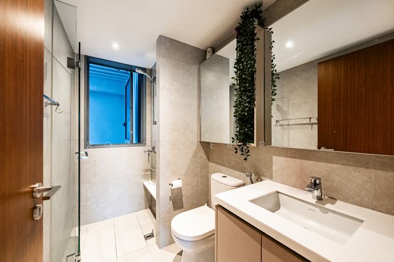 The Visionaire, 174 Canberra Drive, 2 Bedrooms, 721 sqft, Executive Condominium For Sale, by Warren Chan, 500128099 - Bathroom - PropertyGuru.com.sg