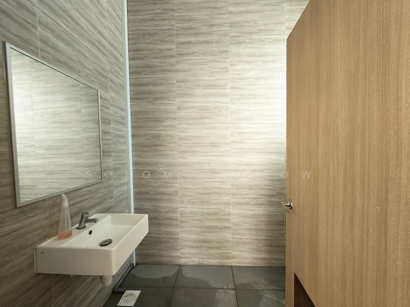Interlocal Centre, 100G Pasir Panjang Road, 1,657 sqft, Light Industrial (B1) For Rent, by Solomon Chow, 500128101 - Bathroom - CommercialGuru.com.sg