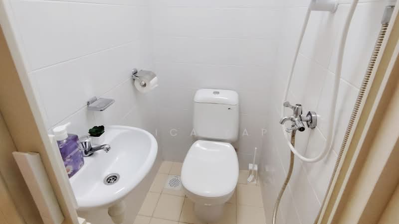 Meraprime, 301 Jalan Bukit Ho Swee, Room Rental, 100 sqft, Condominium For Rent, by Erica Yap, 500128105 - Bathroom - PropertyGuru.com.sg