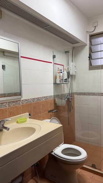 161B Punggol Central, 161B Punggol Central, 3 Bedrooms, 1,227 sqft, HDB Flat For Rent, by Christopher Lee, 500128109 - Bathroom - PropertyGuru.com.sg