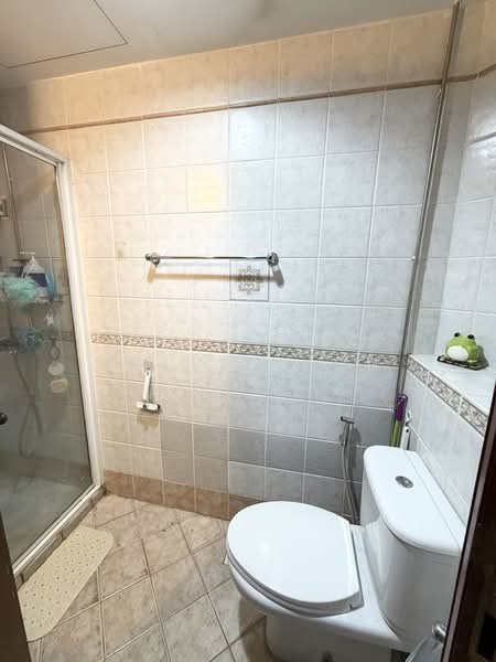 Villa Marina, 21 Jalan Sempadan, 2 Bedrooms, 1,518 sqft, Condominium For Sale, by Kelvin Koh, 500128111 - Bathroom - PropertyGuru.com.sg