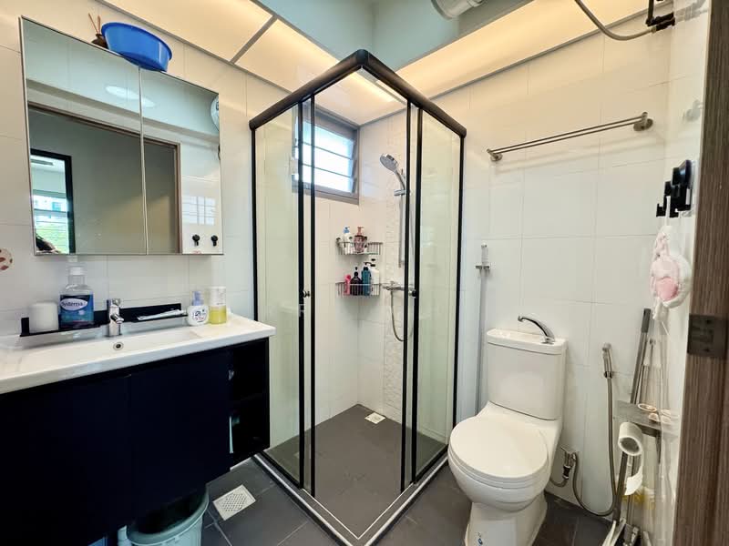 377A Hougang Street 32, 377A Hougang Street 32, 3 Bedrooms, 1,012 sqft, HDB Flat For Sale, by Jerry Chen, 500128123 - Bathroom - PropertyGuru.com.sg