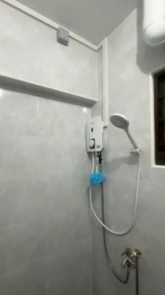 440 Fajar Road, 440 Fajar Road, 3 Bedrooms, 1,219 sqft, HDB Flat For Rent, by Norjahan Majeed, 500128134 - Bathroom - PropertyGuru.com.sg