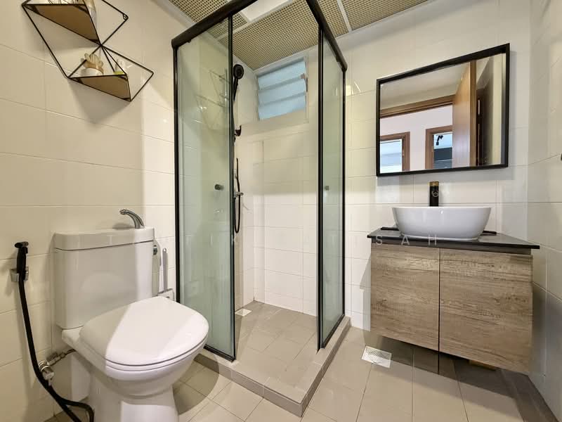 453B Bukit Batok West Avenue 6, 453B Bukit Batok West Avenue 6, 3 Bedrooms, 1,237 sqft, HDB Flat For Sale, by Taufik Batisah, 500128141 - Bathroom - PropertyGuru.com.sg