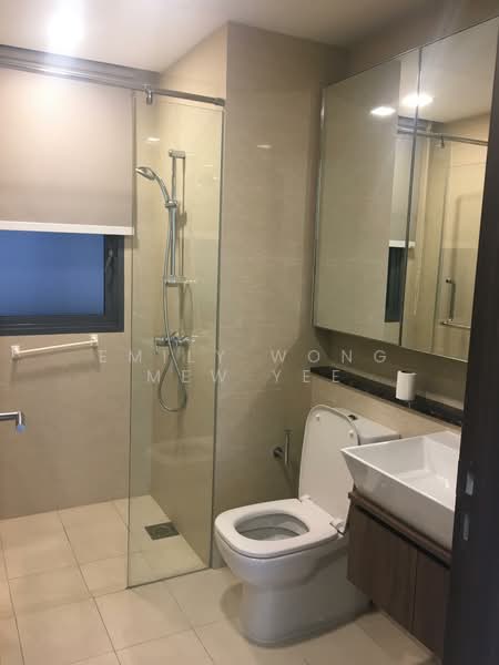 Palm Isles, 34 Flora Drive, 3 Bedrooms, 1,119 sqft, Condominium For Rent, by Emily Wong Mew Yee, 500128142 - Bathroom - PropertyGuru.com.sg