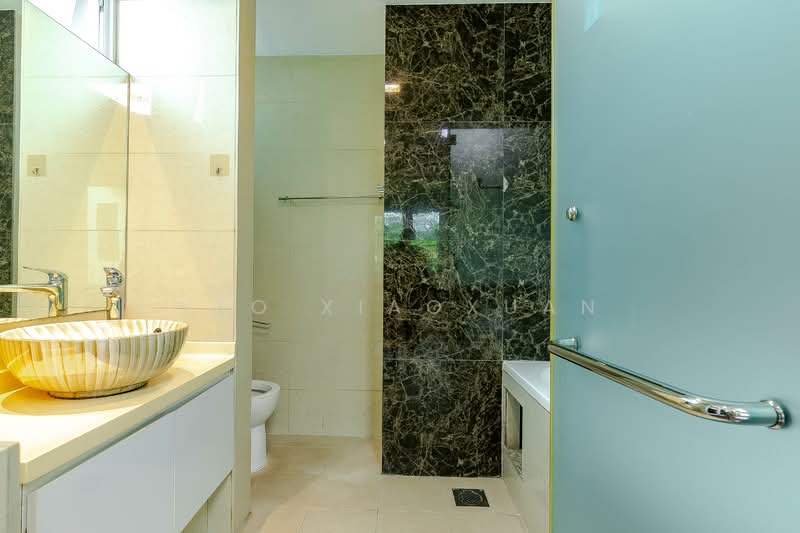 Faber Hills Estate, Faber Park, 4 Bedrooms, 3,000 sqft, Semi-Detached House For Rent, by Yeo XiaoXuan, 500128148 - Master Bathroom - PropertyGuru.com.sg