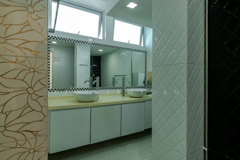 Faber Hills Estate, Faber Park, 4 Bedrooms, 3,000 sqft, Semi-Detached House For Rent, by Yeo XiaoXuan, 500128148 - Common Bathroom - PropertyGuru.com.sg