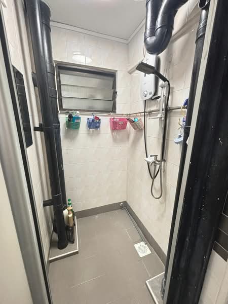 130 Bukit Merah View, 130 Bukit Merah View, 2 Bedrooms, 700 sqft, HDB Flat For Sale, by Waty Zin, 500128166 - Bathroom - PropertyGuru.com.sg