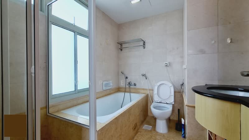 Queens, 10 Stirling Road, Room Rental, 120 sqft, Condominium For Rent, by Maple Yap, 500128170 - MBR5(2) Bathroom - PropertyGuru.com.sg