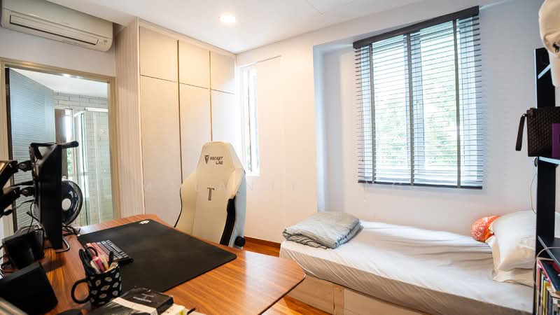 Corner Terrace Near Bartley and Tai Seng MRT, , 5 Bedrooms, 3,000 sqft, Corner Terrace For Sale, by Melanie Ong, 500128171 - Bedroom - PropertyGuru.com.sg