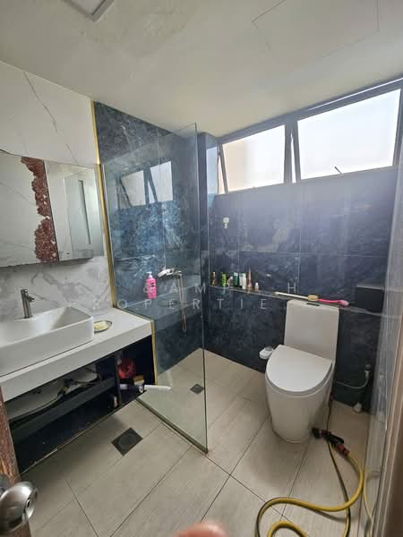 Kensington Park, 2 Kensington Park Drive, 3 Bedrooms, 1,668 sqft, Condominium For Sale, by LOUISA, 500128191 - Bathroom - PropertyGuru.com.sg