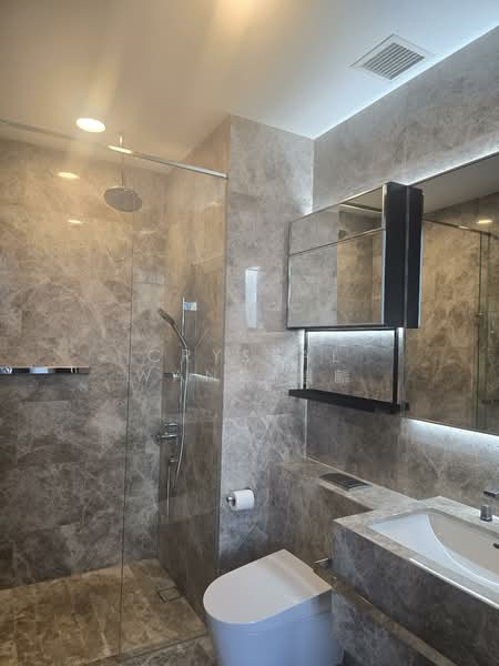Martin Modern, 10 Martin Place, 2 Bedrooms, 764 sqft, Apartment For Rent, by Crystal Wang 麒麟, 500128193 - Bathroom - PropertyGuru.com.sg