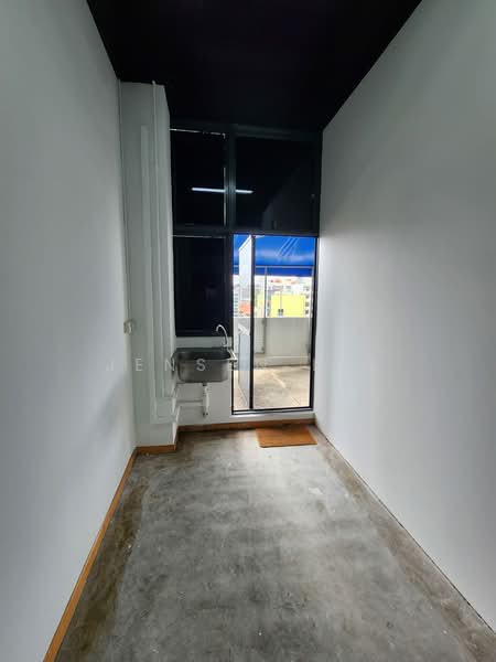 Toh Guan Centre, 21 Toh Guan Road East, 2,433 sqft, Factory / Workshop (B2) For Sale, by Jensen Lee, 500128200 - Balcony - CommercialGuru.com.sg