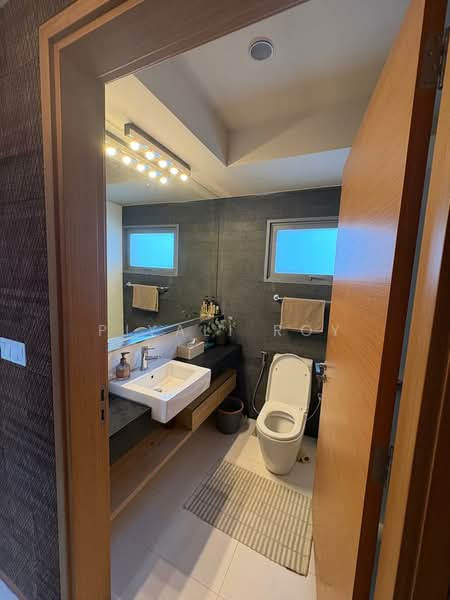 The Shore Residences, 81 Amber Road, 2 Bedrooms, 915 sqft, Condominium For Sale, by Piyali Roy, 500128209 - Bathroom - PropertyGuru.com.sg