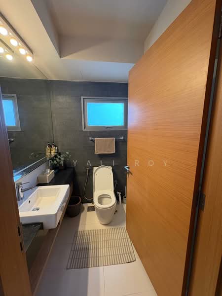 The Shore Residences, 81 Amber Road, 2 Bedrooms, 915 sqft, Condominium For Sale, by Piyali Roy, 500128209 - Bathroom - PropertyGuru.com.sg