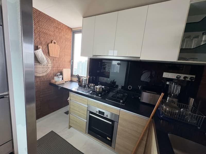 The Shore Residences, 81 Amber Road, 2 Bedrooms, 915 sqft, Condominium For Sale, by Piyali Roy, 500128209 - Kitchen - PropertyGuru.com.sg