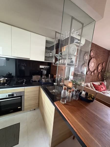 The Shore Residences, 81 Amber Road, 2 Bedrooms, 915 sqft, Condominium For Sale, by Piyali Roy, 500128209 - Kitchen - PropertyGuru.com.sg