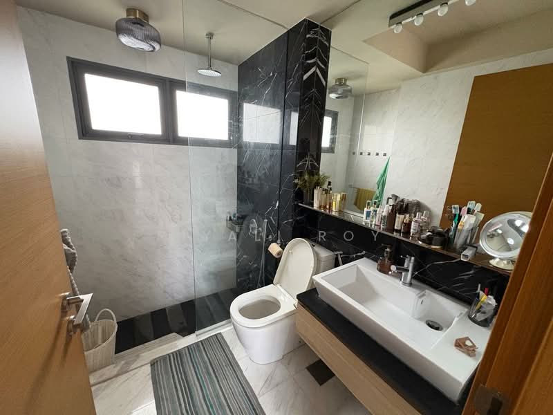 The Shore Residences, 81 Amber Road, 2 Bedrooms, 915 sqft, Condominium For Sale, by Piyali Roy, 500128209 - Bathroom - PropertyGuru.com.sg