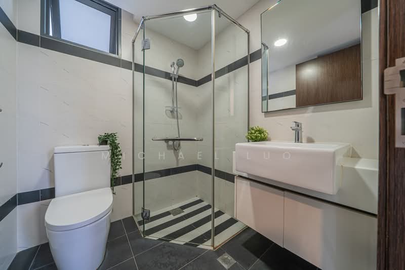 Symphony Suites, 9 Yishun Close, 3 Bedrooms, 915 sqft, Condominium For Sale, by Michael Luo, 500128218 - Bathroom - PropertyGuru.com.sg