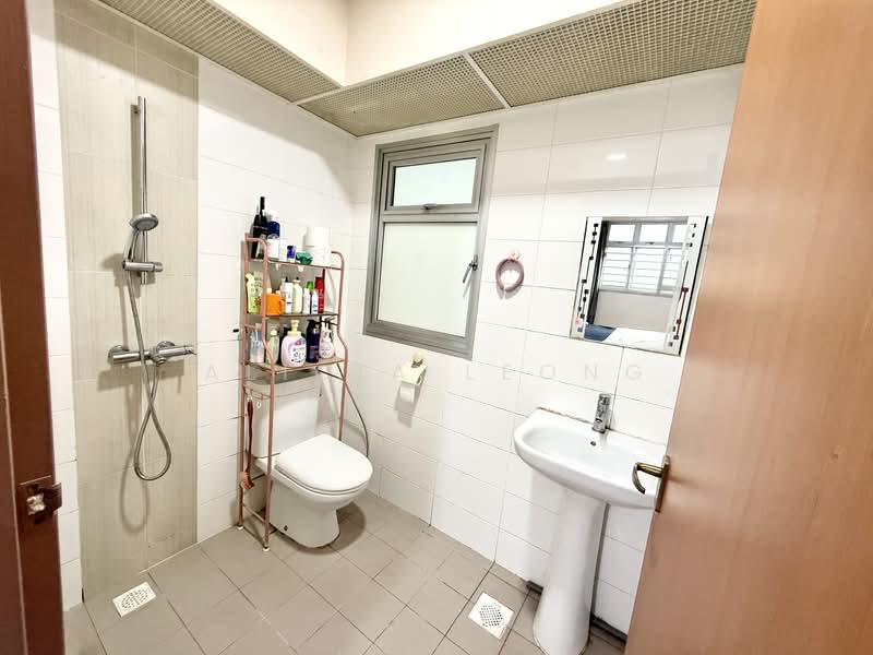 115C Canberra Walk, 115C Canberra Walk, 2 Bedrooms, 732 sqft, HDB Flat For Sale, by Alicia Leong, 500128220 - Bathroom - PropertyGuru.com.sg