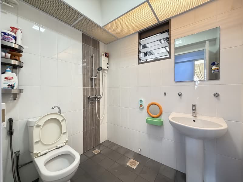 659A Punggol East, 659A Punggol East, 3 Bedrooms, 1,001 sqft, HDB Flat For Sale, by Aldric Tong 董伟祥, 500128228 - Bathroom - PropertyGuru.com.sg