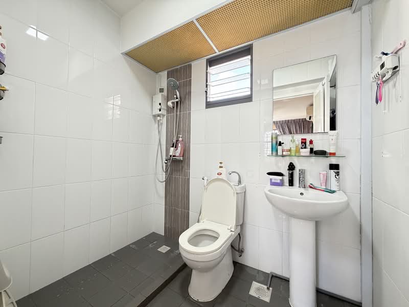 659A Punggol East, 659A Punggol East, 3 Bedrooms, 1,001 sqft, HDB Flat For Sale, by Aldric Tong 董伟祥, 500128228 - Bathroom - PropertyGuru.com.sg