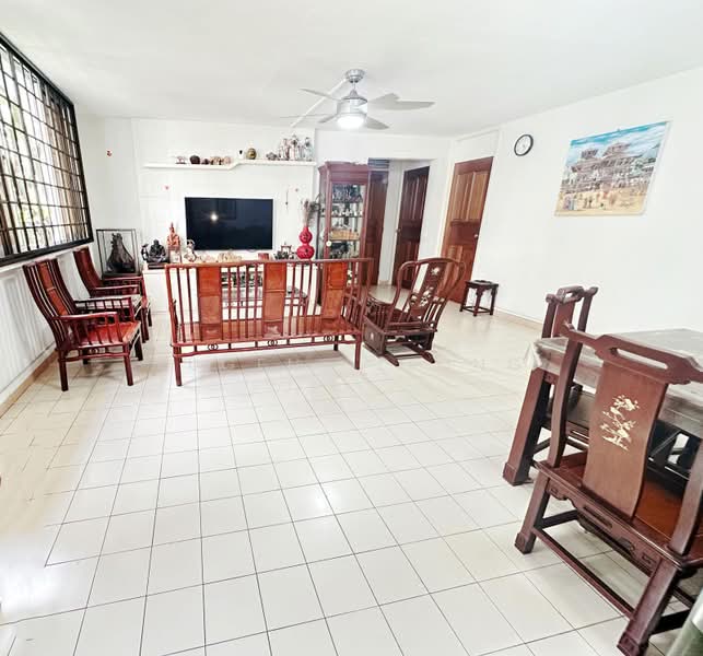 234 Serangoon Avenue 3, 234 Serangoon Avenue 3, 3 Bedrooms, 1,119 sqft, HDB Flat For Sale, by Eugene Leong, 500128258 - Living Room - PropertyGuru.com.sg